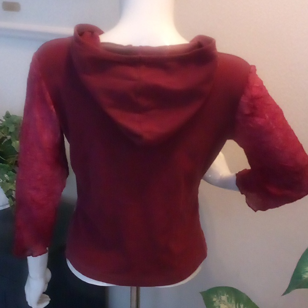 Burgundy Top with Hoodie, Crinkle 3/4 Sleeves & French Phrases - Picture 5 of 8